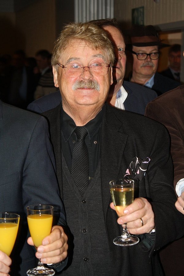 Im Mittelpunkt: Europaparlamentarier Elmar Brok. - © Wilhelm Dick