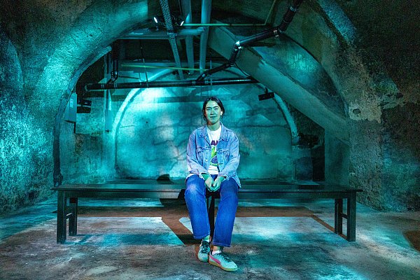 Anushka Chkheidze macht beim "Tatort Paderborn" im Keller der Theologischen Fakultät mit einer Klanginstallation auf die verborgene Pader aufmerksam. - © Niklas Tüns