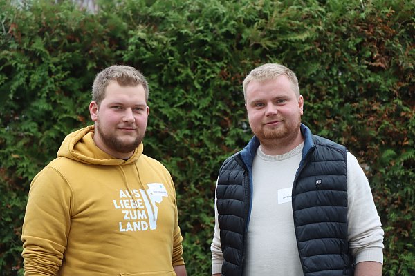Sascha Winkelhahn und Jan Bergmann liegt die Öffentlichkeitsarbeit am Herzen. Sie möchten der heimischen Landwirtschaft ein Gesicht geben. - © WLV