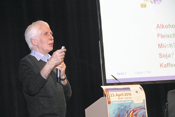 Aktiv bleiben: Prof. Dr. Josef Beuth gab Ratschläge, was man vorbeugend selbst tun könne. - © Rolf Birkholz