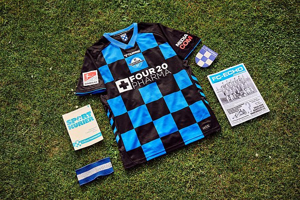 So sieht das neue Heimtrikot des SC Paderborn aus. - © SC Paderborn 07