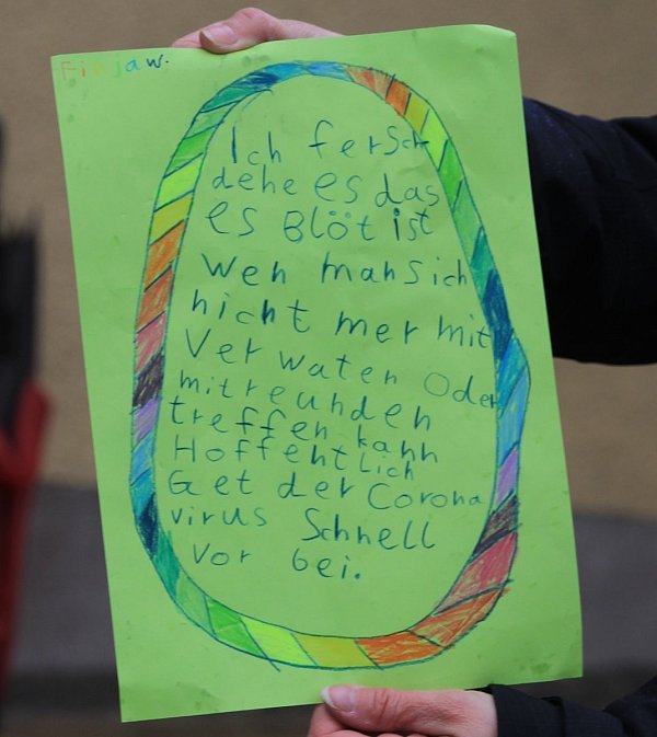 Ein bunter Brief der achtjährigen Finja soll seinem Empfänger Mut machen. - © Madita Schellenberg
