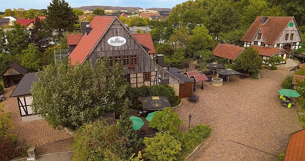 Das Detmolder Fachwerkdorf bietet ganz viel Platz auch für größere Hochzeitsgesellschaften. - © Tourismus NRW e.V.