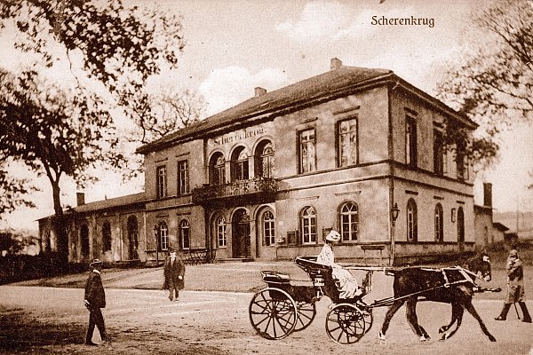 Der Scherenkrug (Postkarte), der dem großen Straßenkreuz an der B 66 zum Opfer fiel, galt als einer der ältesten Krüge der Gegend. Schon 1618 wurde er in einer Gerichtsakte erwähnt.? - © Repros: Horst Biere / Quelle: Stadtarchiv