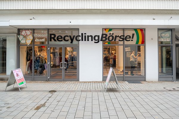 In den Recyclingbörsen und Cityläden im Kreis Gütersloh können gut erhaltene Waren gespendet werden. - © Ralf Bittner