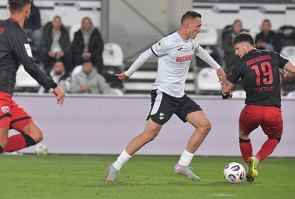 Erzielt das Tor zum 1:0 für den SC Verl: Dominik Steczyk (l.). - © sport/presse/foto Dünhölter