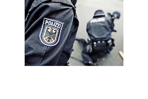 Bundespolizisten mussten am Freitag in Minden einen gewalttätigen Fahrgast bändigen. - © Bundespolizei