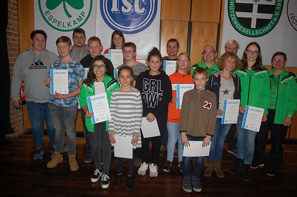 Titelhamster: Bei Meisterschaften in ganz Deutschland heimsten die jungen Schwimmer und Schwimmerinnen der BSG Espelkamp viele erste Plätze ein. - © Klaus Frensing