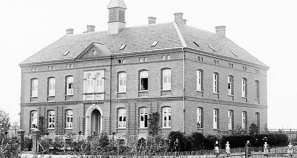 Das einstige St.-Rochus-Krankenhaus in der Steinheimer Hospitalstraße. - © Stadtarchiv Steinheim/Fotothek Spilker Steinheim