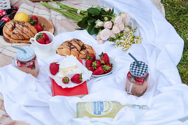 Zum Muttertag ist ein Picknick am See eine hervorragende Idee, um Zeit miteinander zu verbringen. - © Symbolfoto: Pixabay