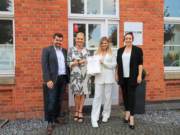 Schnölzer Immobilien wurde mehrfach ausgezeichnet als „BELLEVUE BEST PROPERTY AGENT" und ist Mitglied im Immobilienverband Deutschland (IVD). - © Schnölzer Immobilien