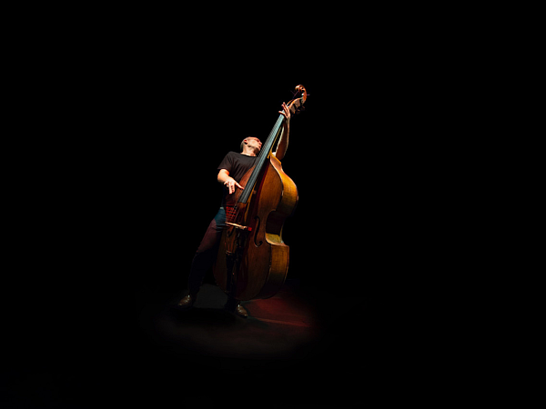 Der israelische Jazz-Bassist Avishai Cohen wurde vom Bassplayer Magazine als einer der einflussreichsten Instrumentalisten des 20. Jahrhunderts gelobt. - © Seda Ozguven