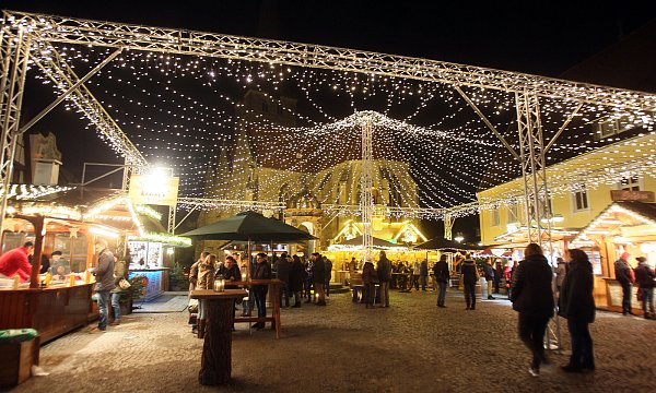 Festlich: Ein Lichterhimmel wird auch in diesem Jahr den Neuen Markt zum Weihnachtslicht überspannen. Ab dem 19. November werden die Buden aufgebaut. - © Frank-Michael Kiel-Steinkamp