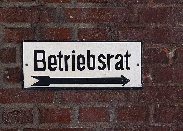 Um sicherzugehen, ob man Anrecht auf Sonderurlaub hat, lohnt es sich, mit dem Betriebsrat zu sprechen. - © Symbolbild: pixabay