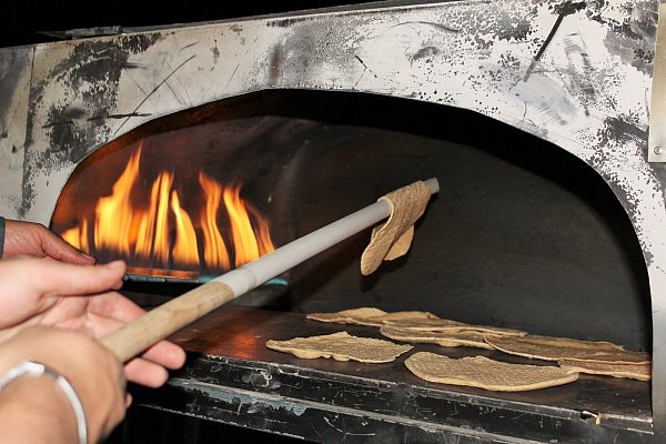 Mazzen, auch „ungesäuertes Brot“ genannt, sind dünne Brotfladen, die von religiösen und traditionsverbundenen Juden während des Pessach gegessen wird. - © Symbolbild/Pixabay