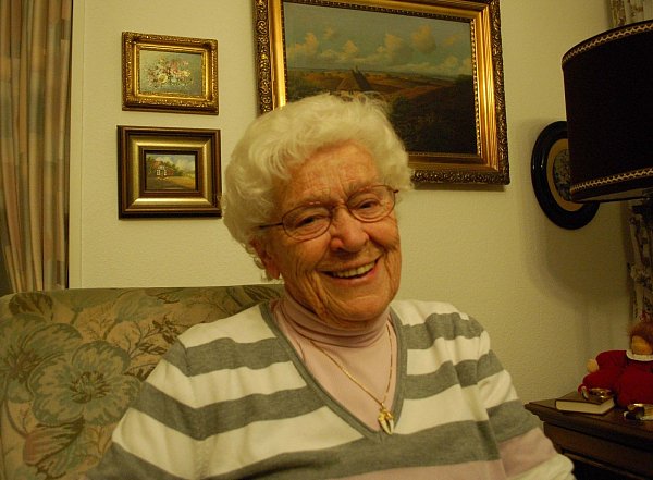 Hedwig Floer engagiert sich bei der Caritas und bei den Grünen Damen. - © Mathias Brüggemann