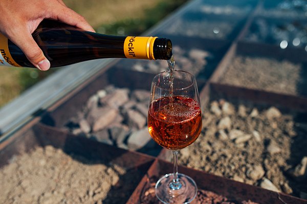 Die Traubensäfte sind vor allem bei heißen Temperaturen sehr erfrischend.  - © Weingut Möckli