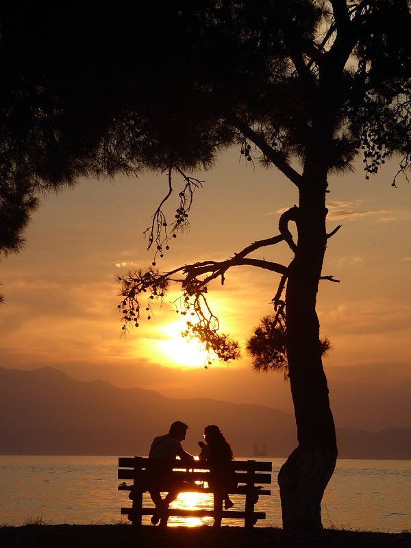 Sonnenuntergangs-Stimmung: So klingt ein erlebnisreicher Urlaubstag auf Thassos besonders schön aus. - © Renate Scheiper