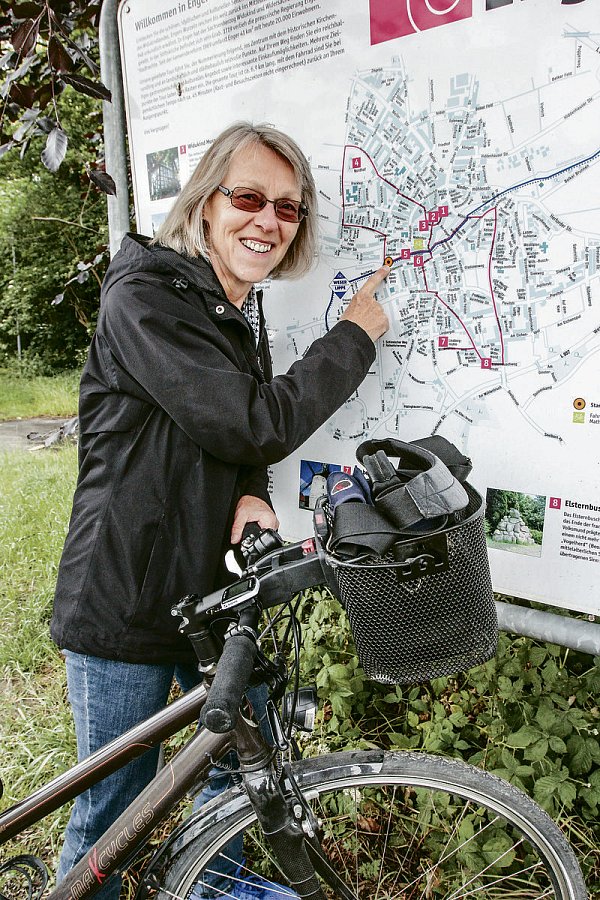 Startpunkt: Auf einer Hinweistafel an der Ringstraße lässt sich der Verlauf des Radweges verfolgen, auch gibt es eine Übersicht der Sehenswürdigkeiten in Enger. - © Ekkehard Wind
