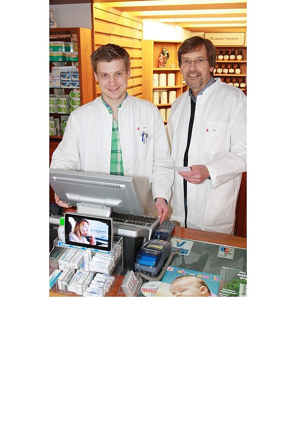 Kersten Maas führt jetzt die St. Joseph Apotheke in Westenholz, die sein Vater Volker Maas vor 33 Jahren gegründet hat. 

foto: regina brucksch