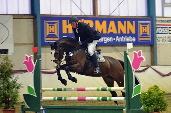 Gute Leistung: Lokalmatador Jan Brinkmann erreichte im A-Springen den vierten, im L-Springen den fünften Platz. - © Anke Schneider