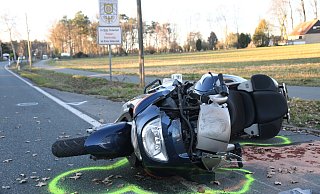 Der tödlich verletzte Motorradfahrer hatte auf seiner BMW keine Chance. - Andreas Eickhoff