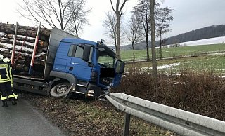 Im Februar 2019 wurde der Löschzug Peckelsheim mit weiteren Kräften der Feuerwehr Willebadessen zu einem tödlichen Unfall gerufen. - Löschzug Peckelsheim