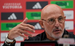Luis de la Fuente und seine Spanier treffen am Abend auf Frankreich. - Darko Vojinovic/AP