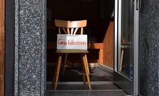 Die Gastronomen hoffen auf baldige Lockerungen. - imago images/Jan Huebner