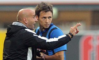 Cheftrainer André Schubert gibt seinem Schützling Sören Gonther in einem Heimspiel aus der Zweitliga-Saison 2010/11 taktische Anweisungen. Nun arbeitet das Duo für den KSV Hessen Kassel. - NW-Archiv/Marc Köppelmann