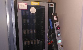 Das Bezahlelement des Eis-Automaten wurde herausgebrochen, das Bargeld gestohlen. - Heimo Stefula