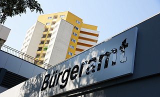 Die Gebühr für die Ausstellung eines Personalausweises soll für Menschen über 24 Jahre von 37 auf 46 Euro steigen. - Jörg Carstensen/dpa