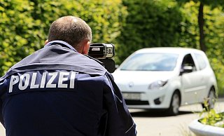 Die Polizei hat auf der B 482 kontrolliert (Symbolbild). - Wolfgang Rudolf