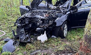Das Auto wurde nach dem Unfall in Stemwede abgeschleppt. - Polizei Minden-Lübbecke