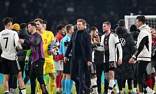 Bundestrainer Julian Nagelsmann (M) vermisst bei seinen Spielern die Emotionen. - Federico Gambarini/dpa