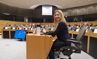 Letzter Termin an einem bewegten Tag: Verena Mertens aus dem Kreis Paderborn während einer Ausschusssitzung im EU-Parlament in Brüssel. - Alexander Graßhoff Letzter Termin an einem bewegten Tag: Verena Mertens aus dem Kreis Paderborn während einer Ausschusssitzung im EU-Parlament in Brüssel. - Alexander Graßhoff