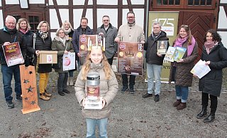 Wie bei der Vorstellung des Programms für das Luciafest in Salzkotten wird auch Ella Schlune als Lucia am 3. Adventssonntag wieder im Mittelpunkt stehen. Die Organisatoren und Sponsoren freuen sich auf das besondere Stadtfest. - Uwe Müller