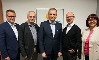 Andreas Amstutz (v. l.), Dieter Legge, Bürgermeister Burkhard Deppe, Antonius Oeynhausen und Marianne Strauß. - CDU