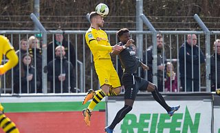 Regionalliga-Primus bleibt weiter ungeschlagen. Trotz guter Druckphasen der Gäste. - imago images/Noah Wedel