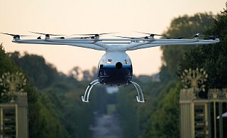 Eigentlich wollte Volocopter schon im Sommer zu den Olympischen Spielen Passagiere befördern. Nun hat das Unternehmen ganz andere Sorgen. (Archivbild) - Mosa\\\'ab Elshamy/AP/dpa