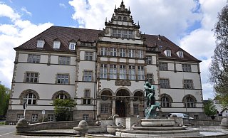 Soll verkauft werden: Der ehemalige Sitz der Bezirksregierung in Minden. - MT