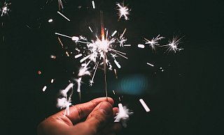 Festessen, Sektempfang, Silvesterparty und Feuerwerk: Das ist an Silvester im Kreis Paderborn los. - Symboldblid: Pixabay