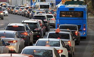 Viele Menschen in Gütersloh pendeln zur Arbeit - und nehmen zum Teil auch ziemlich weite Strecken auf sich. - Pixabay (Symbolbild)