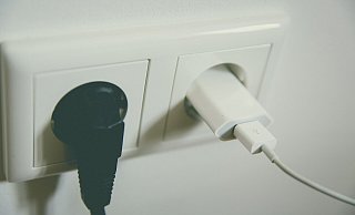 Ein Mann aus Rödinghausen beklagt die hohen Stromkosten. Nun äußert sich die Verbraucherzentrale. - Symbolbild: Pixabay