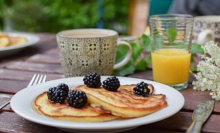 Das Frühstücksangebot im Kreis Herford reicht von Frühstückstellern bis hin zum üppigen Buffet mit süßen und salzigen Speisen. - (Symbolbild): Pixabay