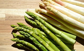 Die Spargelsaison ist offiziell eröffnet. In OWL gibt es eine Menge an Höfen, wo man den besten Spargel bekommt. - Symbolfoto: Pixabay
