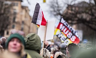 Bei Experten besteht die Sorge, dass es bei der "Querdenken"-Bewegung zu einer zunehmenden Radikalisierung kommt. - Picture Alliance/dpa