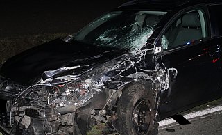 Der Golf wurde durch die Kollision massiv beschädigt. - Polizei