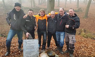 Vor 25 Jahren trafen sich die Freunde, um eine Zeitkapsel zu verbuddeln. - Björn Kenter