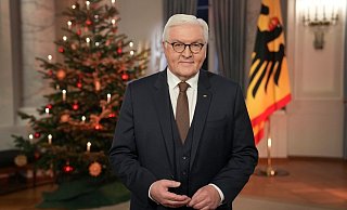 Bundespräsident Frank-Walter Steinmeier rief in seiner Weihnachtsansprache zum Zusammenhalt auf. - Foto: Michael Sohn/AP Pool/dpa
